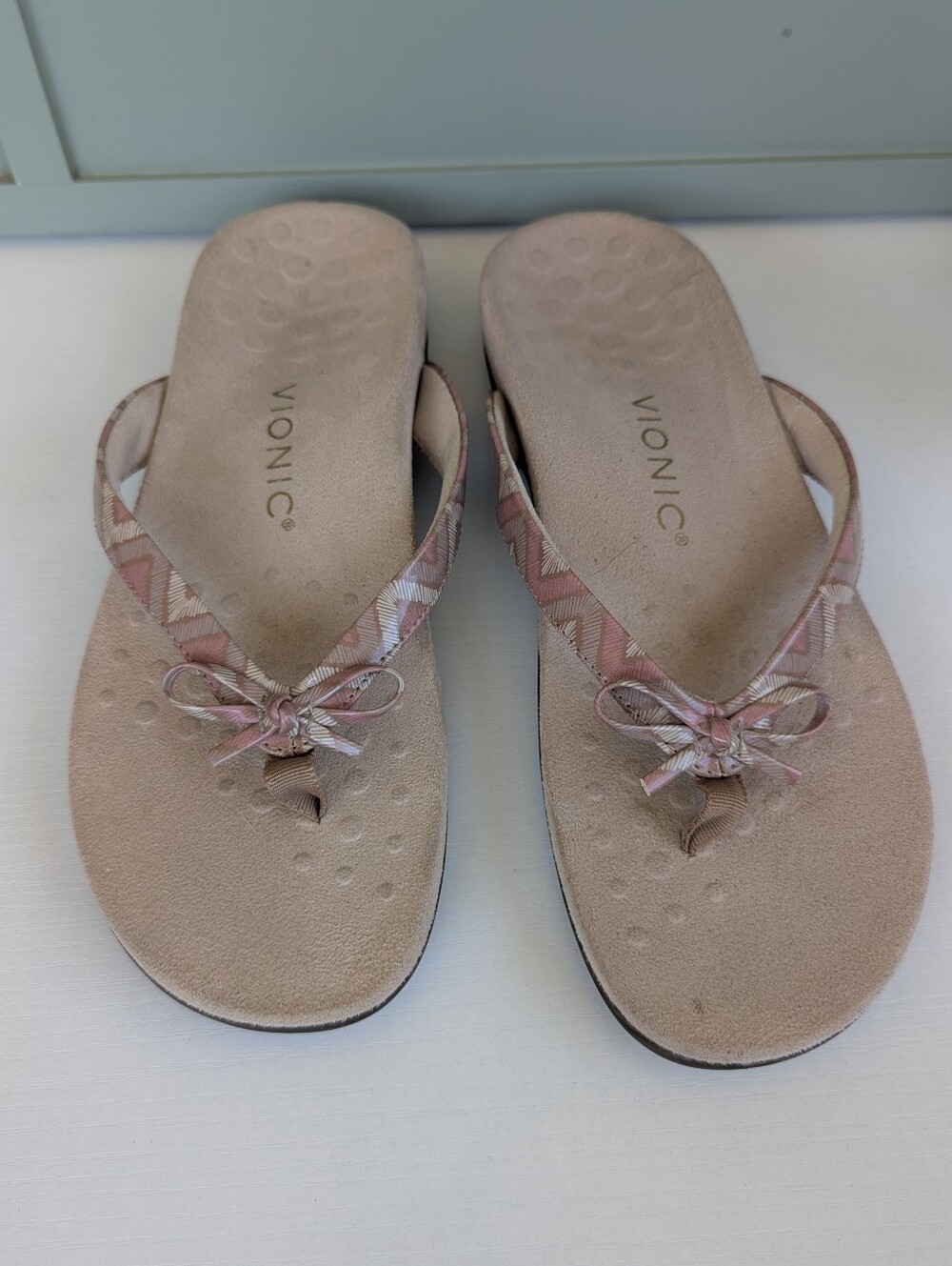 Vionic Women’s Pink Suede Thong Sandals